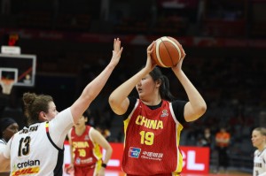 小金体育官方入口-中国女篮多惨：最多落后24分吞首败 被轰17-0+全队仅一人上双